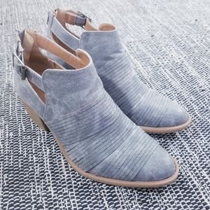 MAURICES  8 gray booties Excellent condition